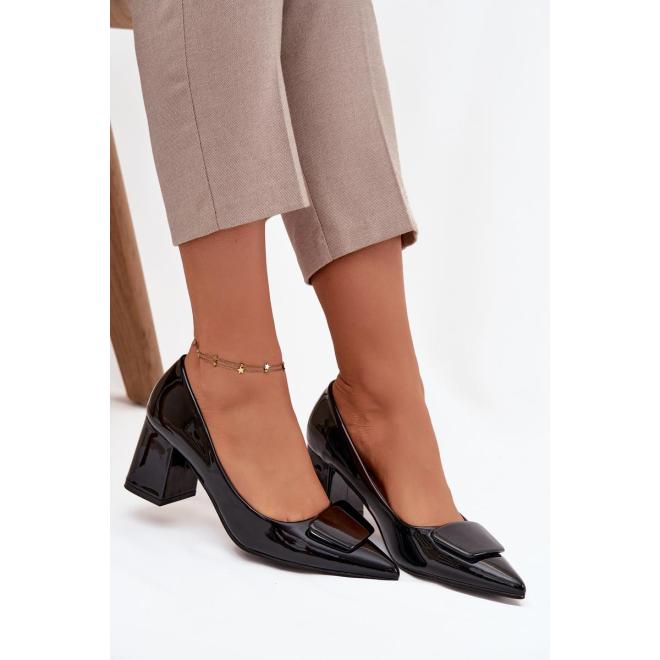 Fekete lakkbőr magassarkú cipő stabil sarokkal